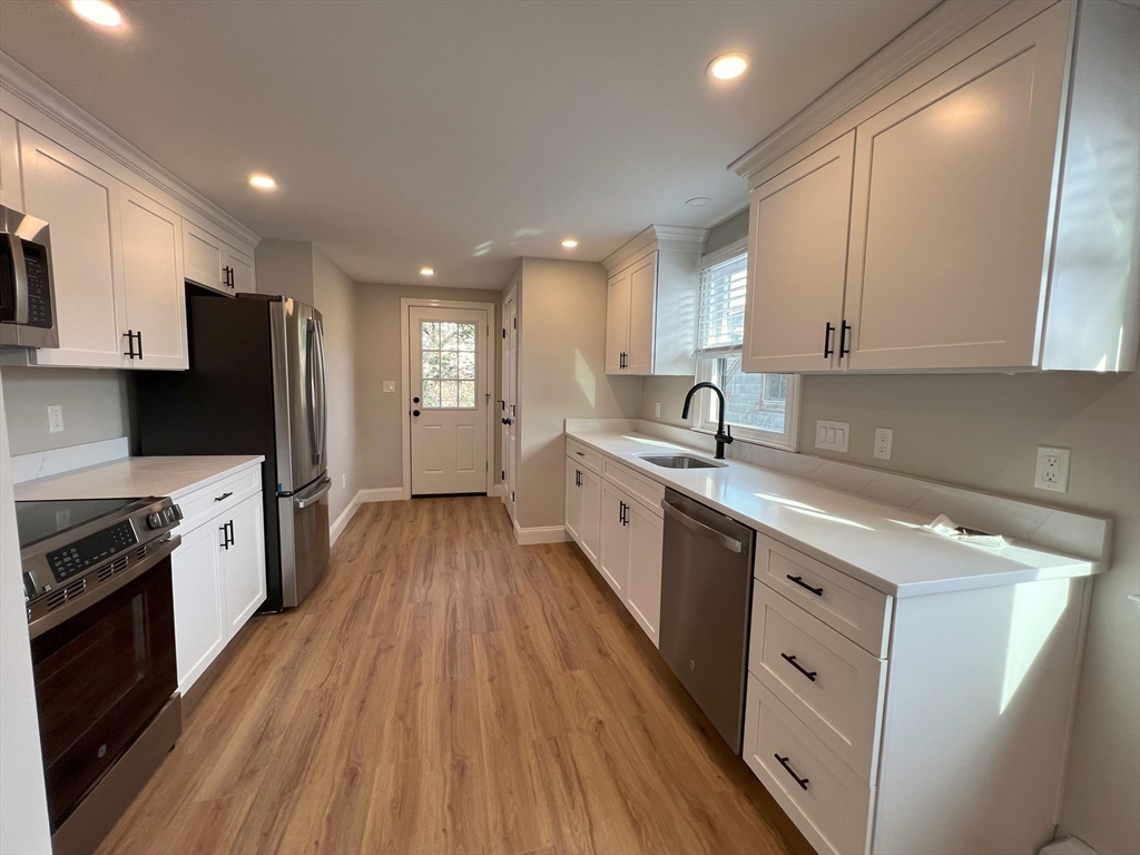 156 Derby, Salem, Massachusetts, 3 Bedrooms Bedrooms, 5 Rooms Rooms,1 BathroomBathrooms,Residential Lease,For Rent,Derby,73471409