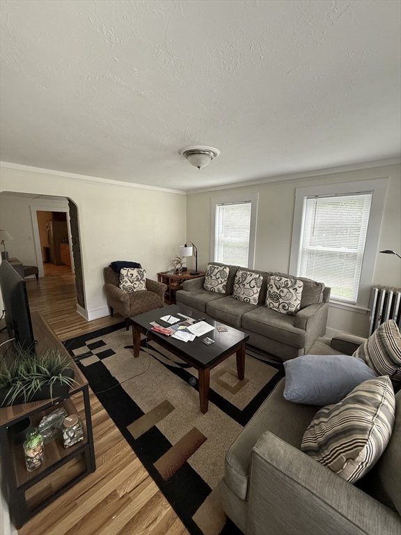 40 South Walnut, Quincy, Massachusetts, 2 Bedrooms Bedrooms, 8 Rooms Rooms,1 BathroomBathrooms,Residential Lease,For Rent,South Walnut,73471479