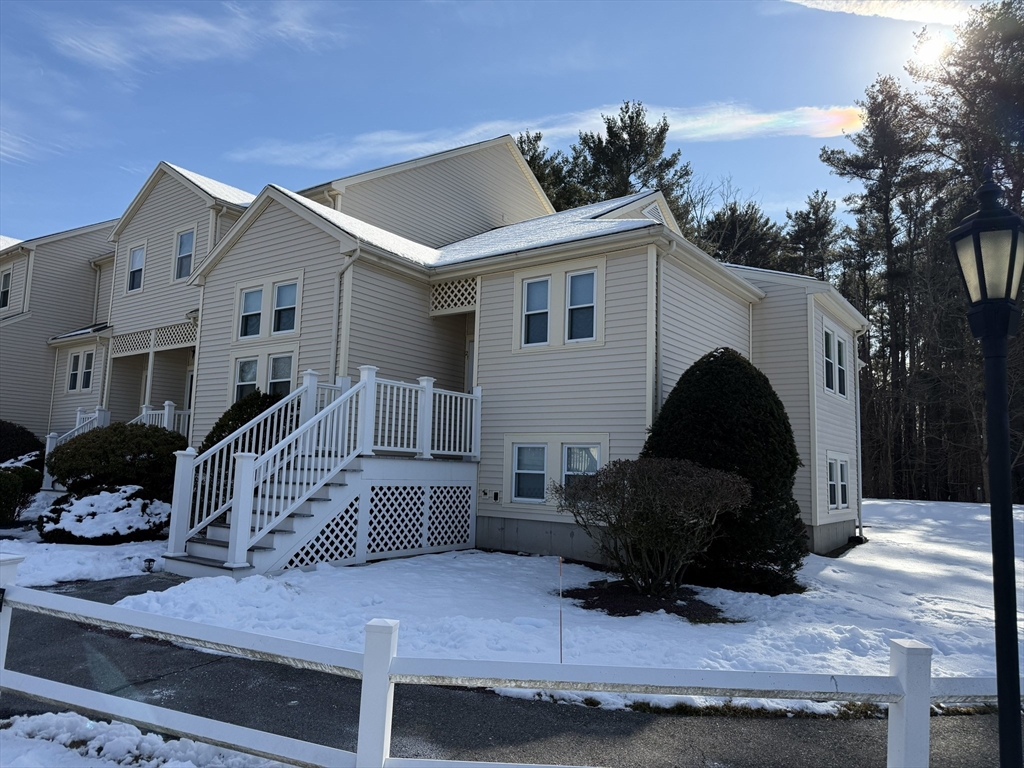 21 Lamplighter Ln, Easton, Massachusetts, 2 Bedrooms Bedrooms, 4 Rooms Rooms,1.5 BathroomsBathrooms,Residential Lease,For Rent,Lamplighter Ln,73471501