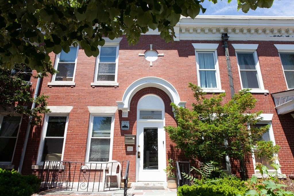 1743 Commonwealth Ave, Boston, Massachusetts, 6 Bedrooms Bedrooms, 11 Rooms Rooms,3 BathroomsBathrooms,Residential Lease,For Rent,Commonwealth Ave,73471506