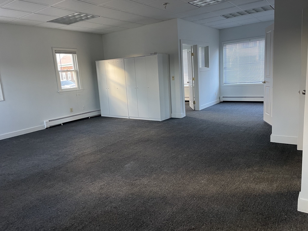 57 Eastern Ave, Gloucester, Massachusetts, 2 Bedrooms Bedrooms, 4 Rooms Rooms,1.5 BathroomsBathrooms,Residential Lease,For Rent,Eastern Ave,73471516