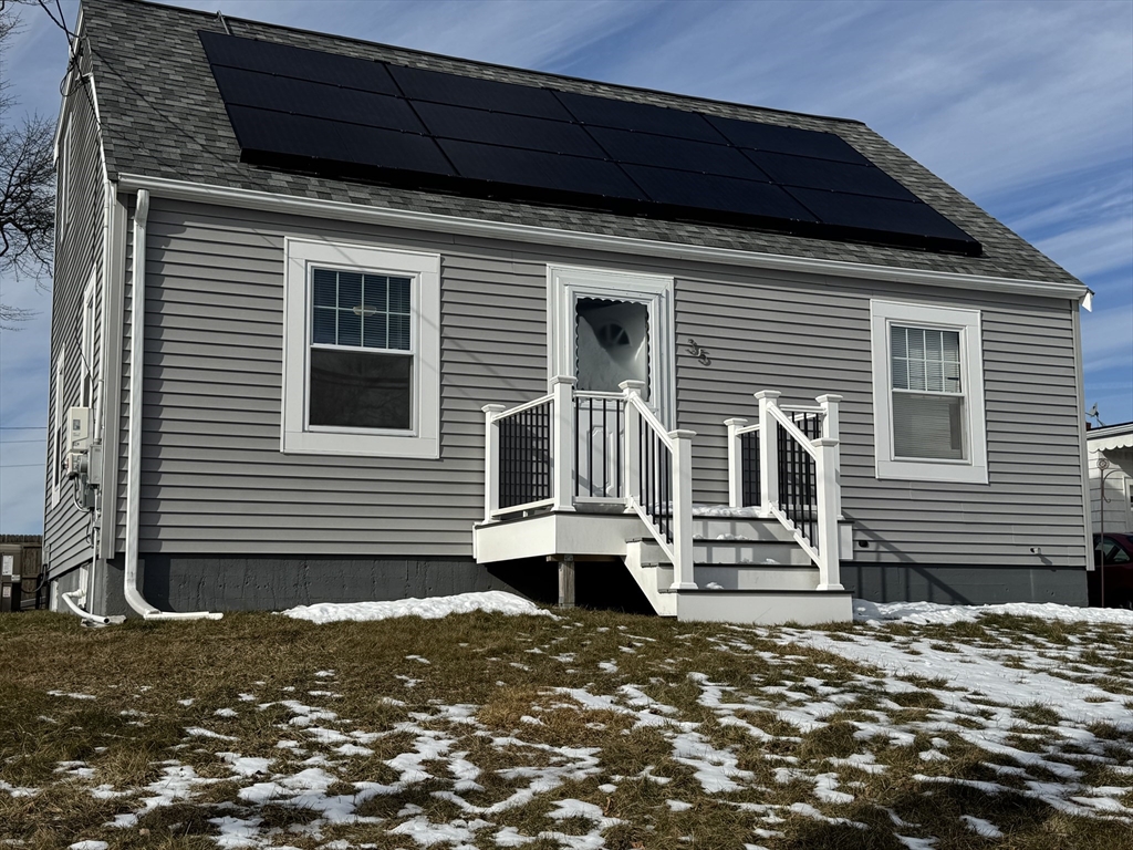 35 Randall Ave, Somerset, Massachusetts, 3 Bedrooms Bedrooms, 6 Rooms Rooms,1 BathroomBathrooms,Residential,For Sale,Randall Ave,73471522