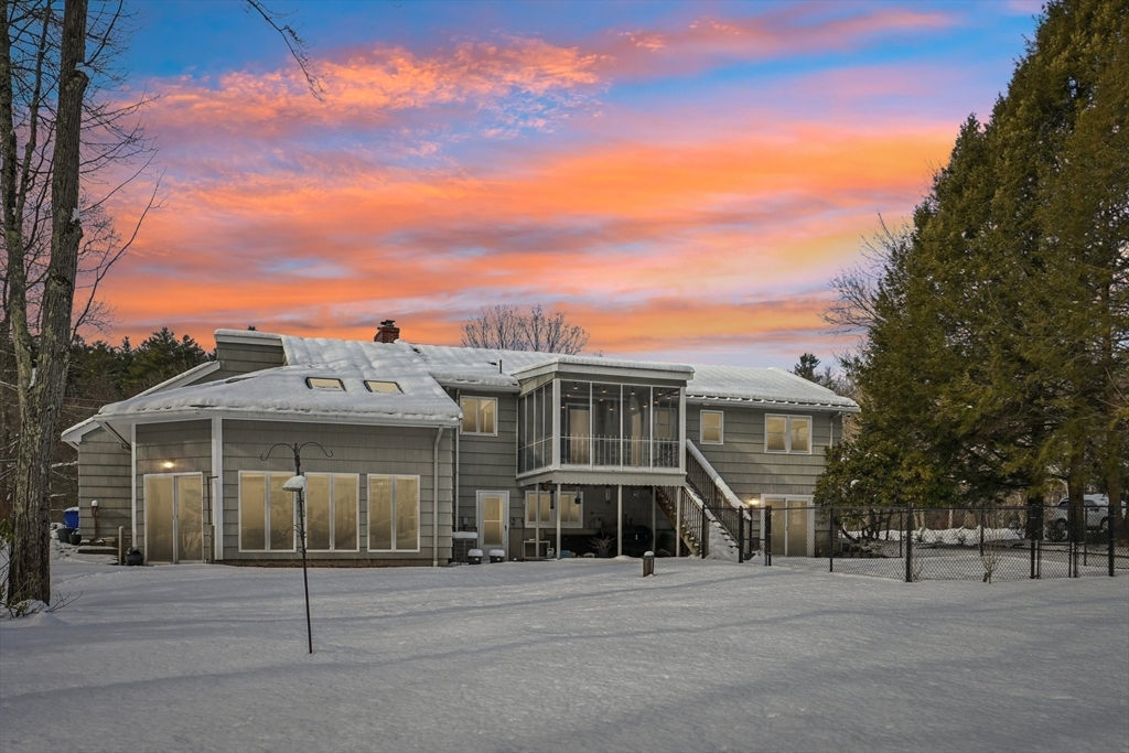 247 W Acton Rd, Stow, Massachusetts, 3 Bedrooms Bedrooms, 10 Rooms Rooms,3 BathroomsBathrooms,Residential,For Sale,W Acton Rd,73471564