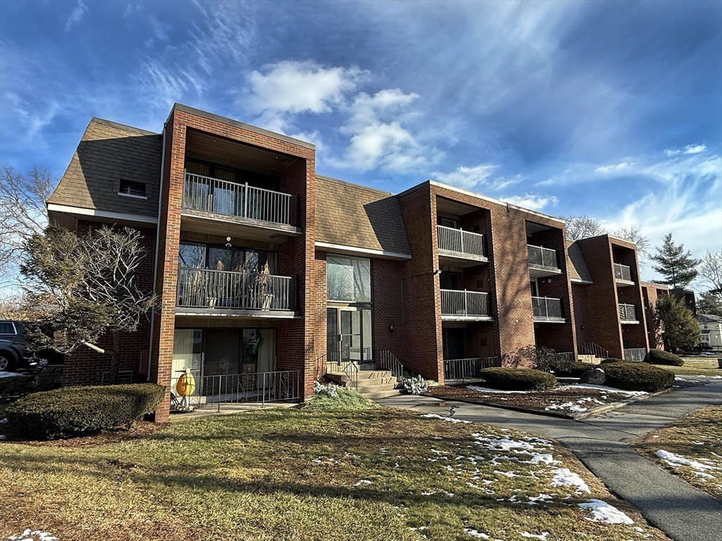 269 Lake St, Weymouth, Massachusetts, 2 Bedrooms Bedrooms, 5 Rooms Rooms,1 BathroomBathrooms,Residential Lease,For Rent,Lake St,73467024