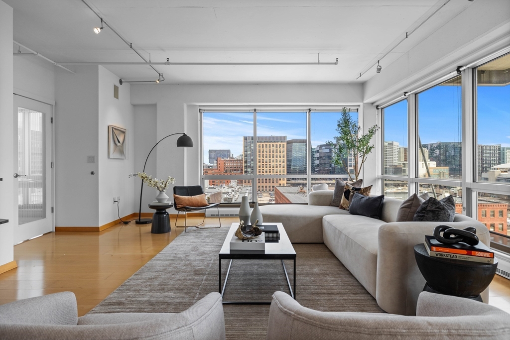 25 Channel Center St, Boston, Massachusetts, 3 Bedrooms Bedrooms, 6 Rooms Rooms,2 BathroomsBathrooms,Residential,For Sale,Channel Center St,73471598