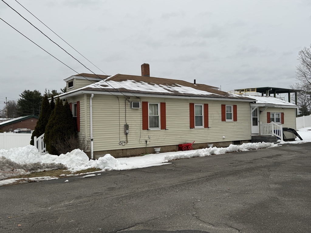 261 Litchfield St, Leominster, Massachusetts, 3 Bedrooms Bedrooms, 6 Rooms Rooms,1 BathroomBathrooms,Residential Lease,For Rent,Litchfield St,73471629