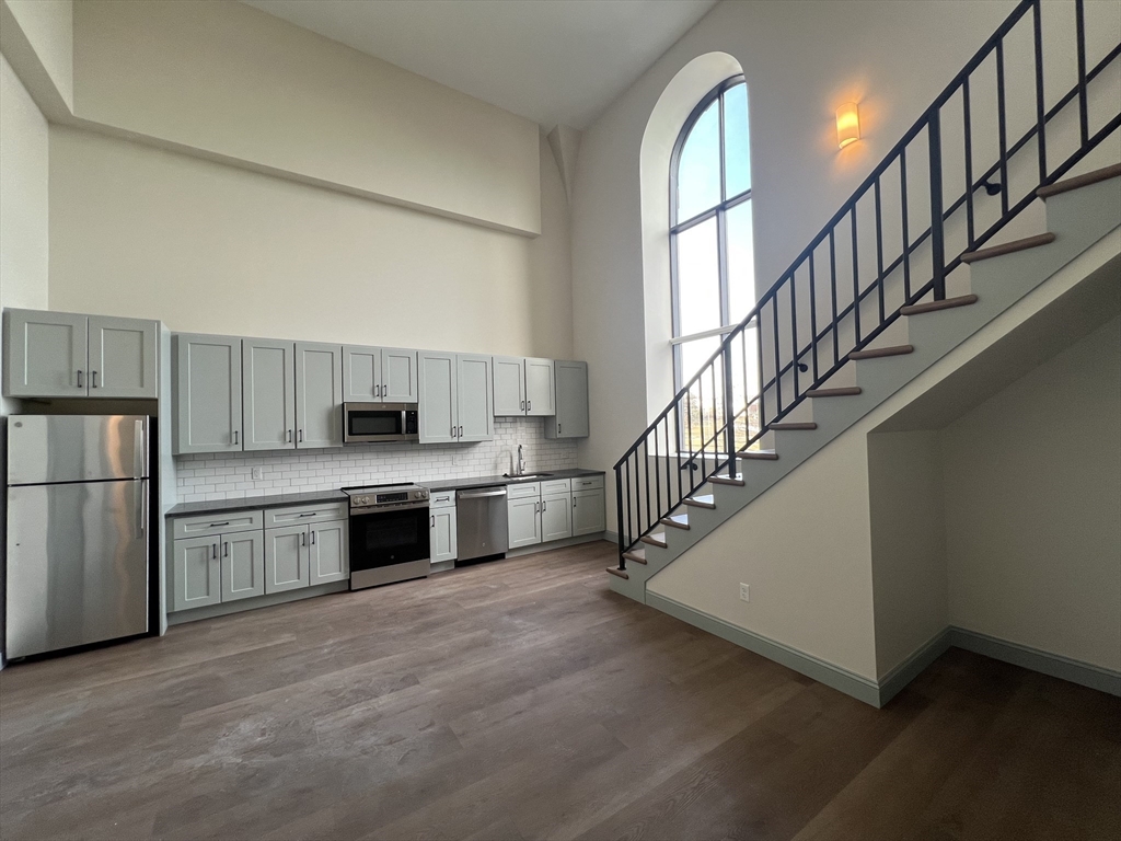 160 Seabury St, Fall River, Massachusetts, 2 Bedrooms Bedrooms, 5 Rooms Rooms,1 BathroomBathrooms,Residential Lease,For Rent,Seabury St,73471635