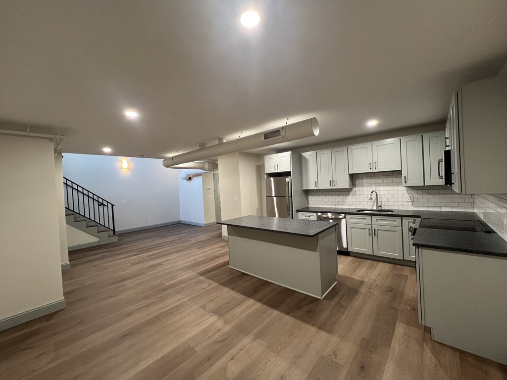 160 Seabury St, Fall River, Massachusetts, 2 Bedrooms Bedrooms, 5 Rooms Rooms,1.5 BathroomsBathrooms,Residential Lease,For Rent,Seabury St,73471637