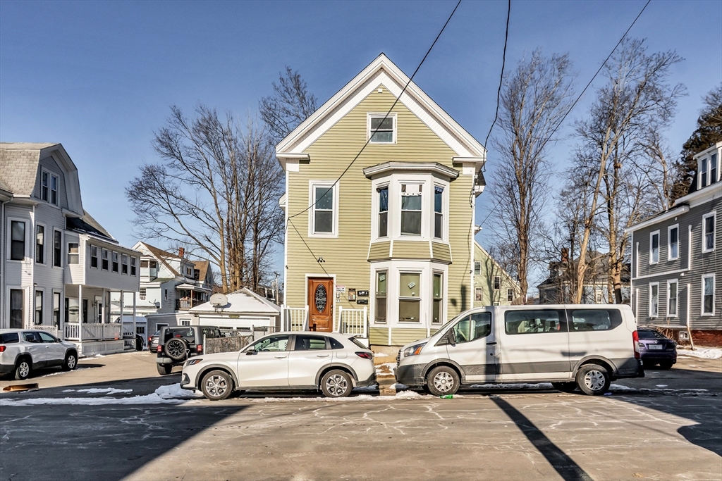 11 10th Ave, Haverhill, Massachusetts, 8 Bedrooms Bedrooms, 14 Rooms Rooms,3 BathroomsBathrooms,Residential Income,For Sale,10th Ave,73471641