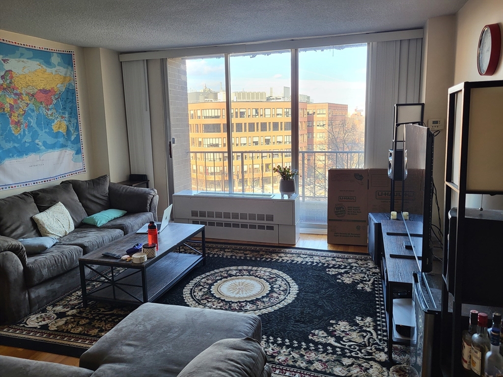 44 Washington St., Brookline, Massachusetts, 1 Bedroom Bedrooms, 3 Rooms Rooms,1 BathroomBathrooms,Residential Lease,For Rent,Washington St.,73471647