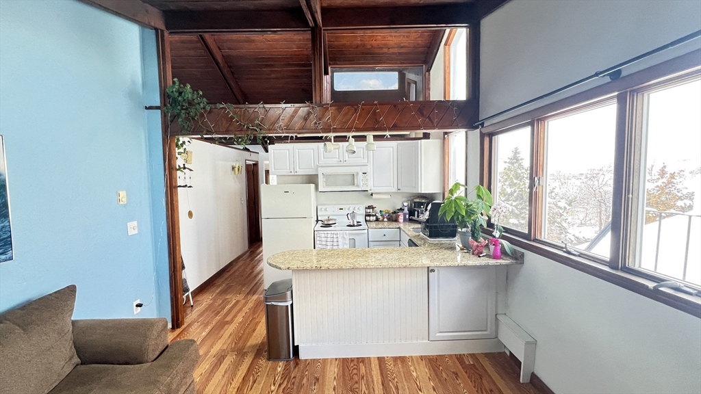 658 Revere Beach Blvd, Revere, Massachusetts, 1 Bedroom Bedrooms, 2 Rooms Rooms,1 BathroomBathrooms,Residential Lease,For Rent,Revere Beach Blvd,73471648