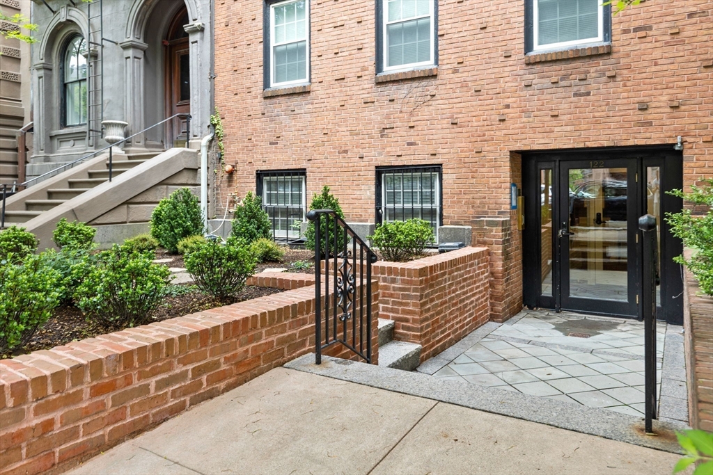 122 Beacon, Boston, Massachusetts, 2 Bedrooms Bedrooms, 4 Rooms Rooms,2 BathroomsBathrooms,Residential Lease,For Rent,Beacon,73471662