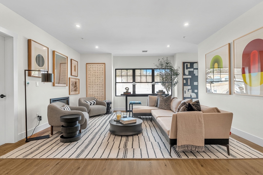 20 Audubon Way, Canton, Massachusetts, 2 Bedrooms Bedrooms, 5 Rooms Rooms,2.5 BathroomsBathrooms,Residential,For Sale,Audubon Way,73471664