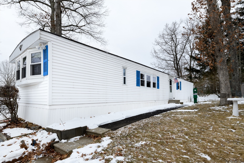 12 Presidential Cir, Warren, Massachusetts, 2 Bedrooms Bedrooms, 5 Rooms Rooms,1.5 BathroomsBathrooms,Residential,For Sale,Presidential Cir,73466407