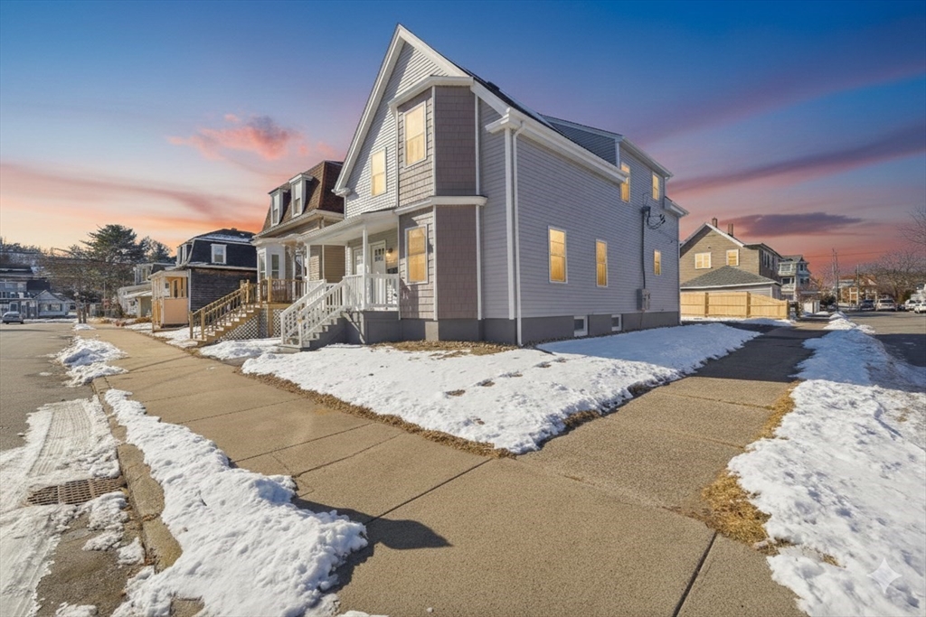 1 Clough St, Lynn, Massachusetts, 4 Bedrooms Bedrooms, 10 Rooms Rooms,2 BathroomsBathrooms,Residential Income,For Sale,Clough St,73471689