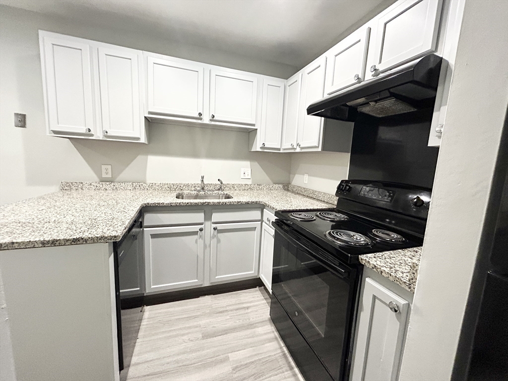 15 Ruggles, Boston, Massachusetts, 3 Bedrooms Bedrooms, 5 Rooms Rooms,1 BathroomBathrooms,Residential Lease,For Rent,Ruggles,73230105