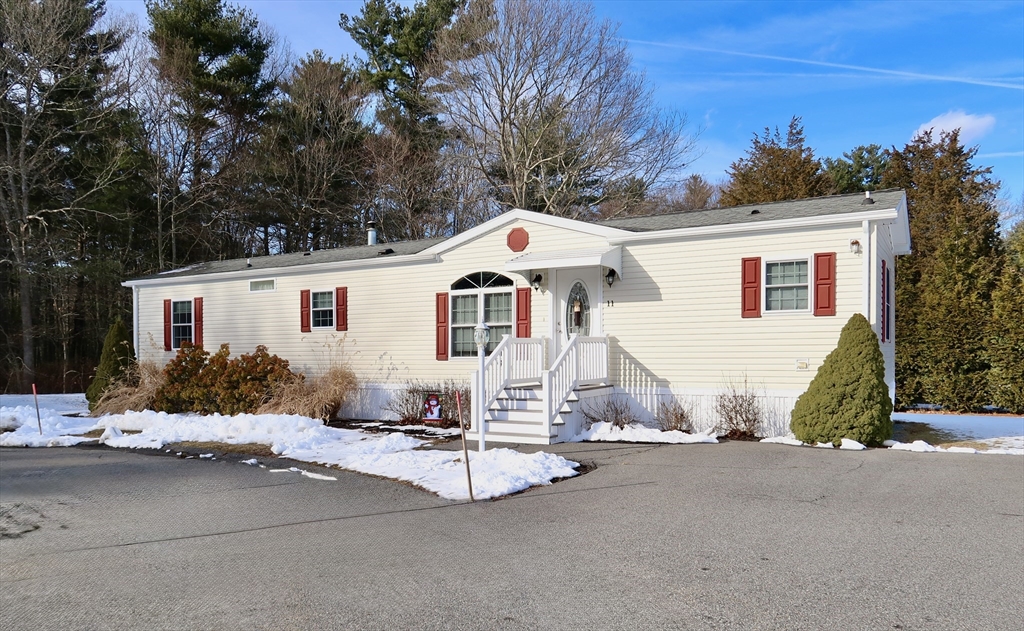 11 Settlers Rd, Taunton, Massachusetts, 2 Bedrooms Bedrooms, 4 Rooms Rooms,1.5 BathroomsBathrooms,Residential,For Sale,Settlers Rd,73471655