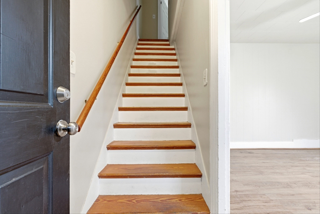 41 Kent St, Quincy, Massachusetts, 3 Bedrooms Bedrooms, 5 Rooms Rooms,1 BathroomBathrooms,Residential Lease,For Rent,Kent St,73471754