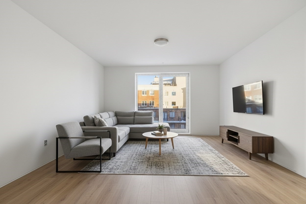 1035 Commonwealth Ave, Boston, Massachusetts, 1 Bedroom Bedrooms, 2 Rooms Rooms,1 BathroomBathrooms,Residential Lease,For Rent,Commonwealth Ave,73471771