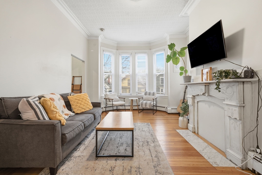 126 Lexington Street, Boston, Massachusetts, 1 Bedroom Bedrooms, 4 Rooms Rooms,1 BathroomBathrooms,Residential Lease,For Rent,Lexington Street,73471795
