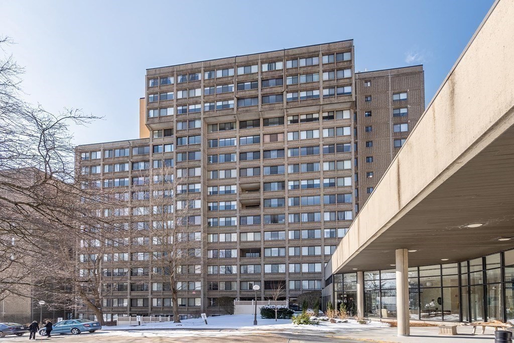 250 Hammond Pond Parkway, Newton, Massachusetts, 2 Bedrooms Bedrooms, 5 Rooms Rooms,2 BathroomsBathrooms,Residential,For Sale,Hammond Pond Parkway,73471745