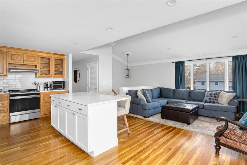 201 Crossfield Road, Franklin, Massachusetts, 4 Bedrooms Bedrooms, 12 Rooms Rooms,3.5 BathroomsBathrooms,Residential,For Sale,Crossfield Road,73471803