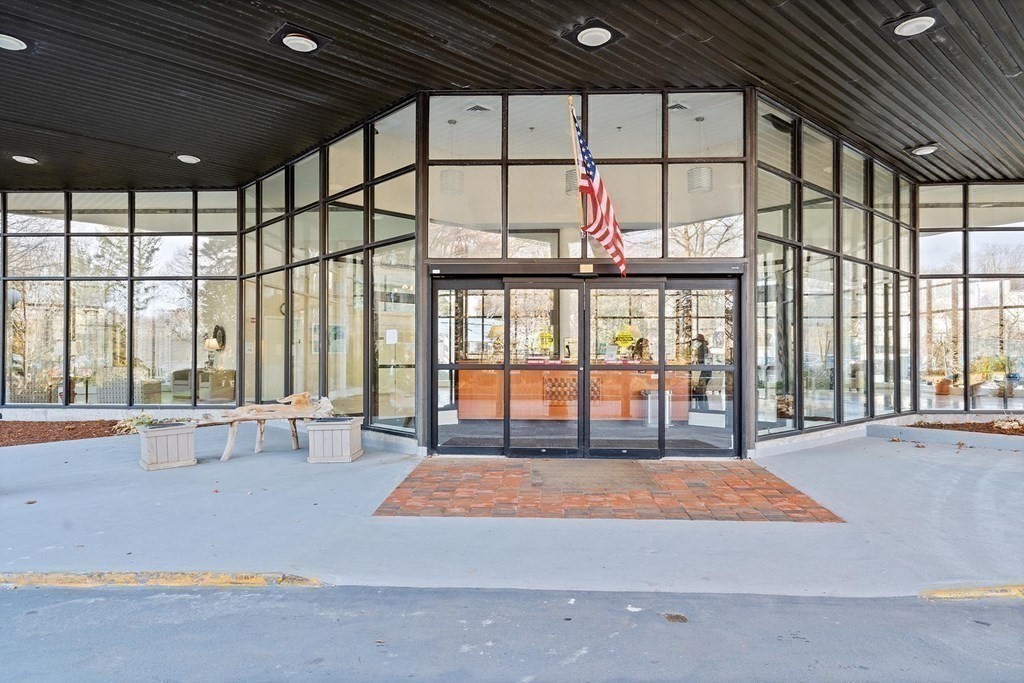 250 Hammond Pond Parkway, Newton, Massachusetts, 3 Bedrooms Bedrooms, 6 Rooms Rooms,2 BathroomsBathrooms,Residential,For Sale,Hammond Pond Parkway,73471791