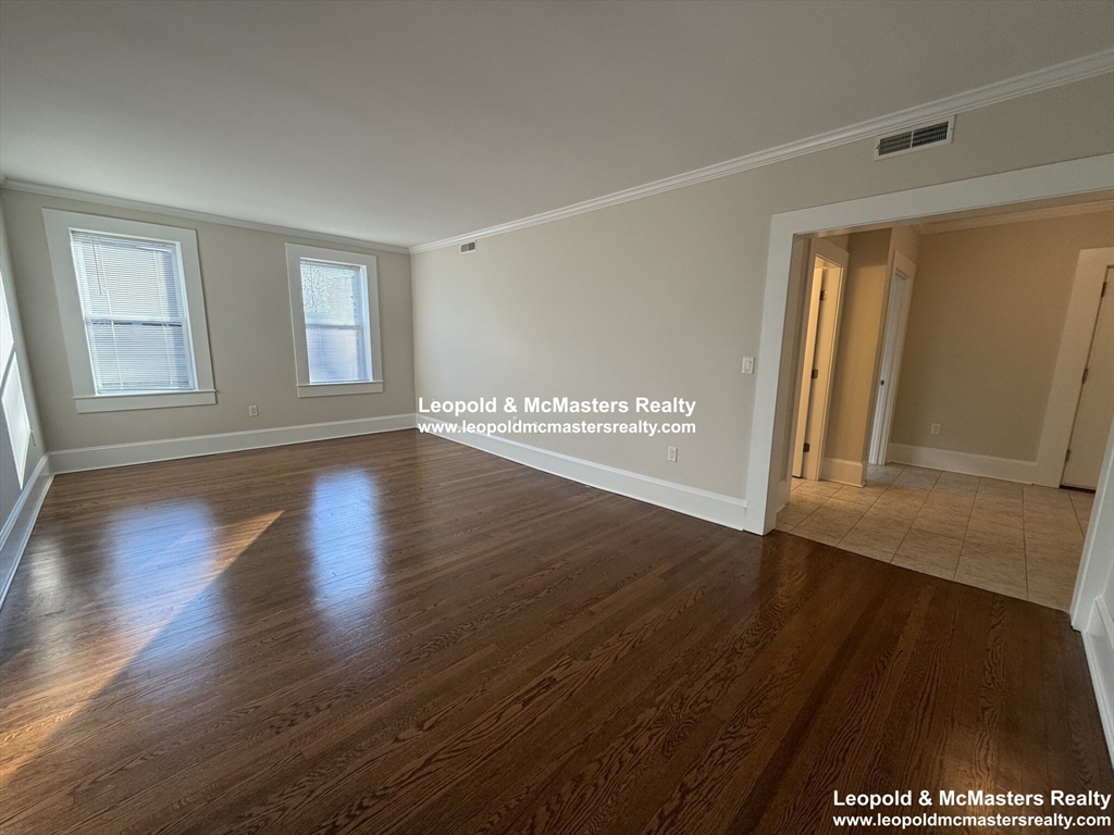 16 Short St, Brookline, Massachusetts, 2 Bedrooms Bedrooms, 4 Rooms Rooms,1 BathroomBathrooms,Residential Lease,For Rent,Short St,73471831