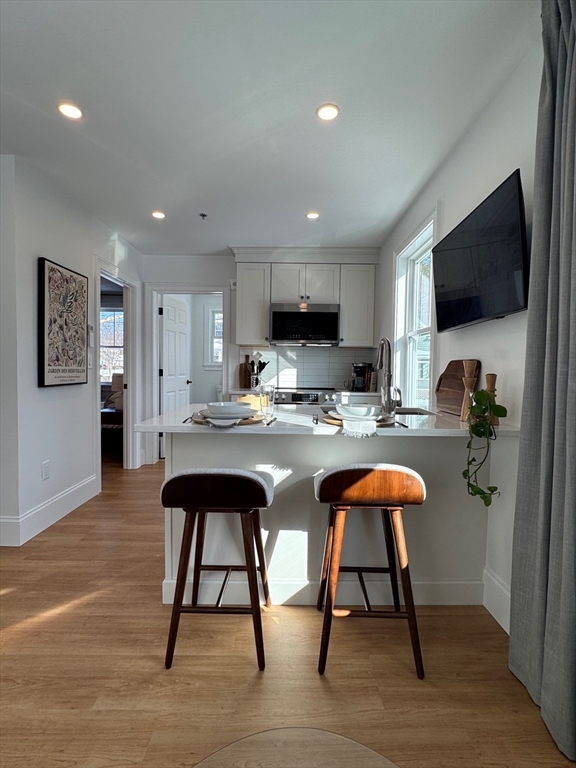 41 Elm Street, Andover, Massachusetts, 1 Bedroom Bedrooms, 3 Rooms Rooms,1 BathroomBathrooms,Residential Lease,For Rent,Elm Street,73471797