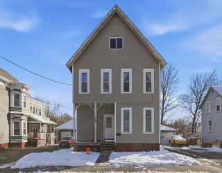 35 Carew St, South Hadley, Massachusetts, 4 Bedrooms Bedrooms, 8 Rooms Rooms,2 BathroomsBathrooms,Residential Income,For Sale,Carew St,73471840