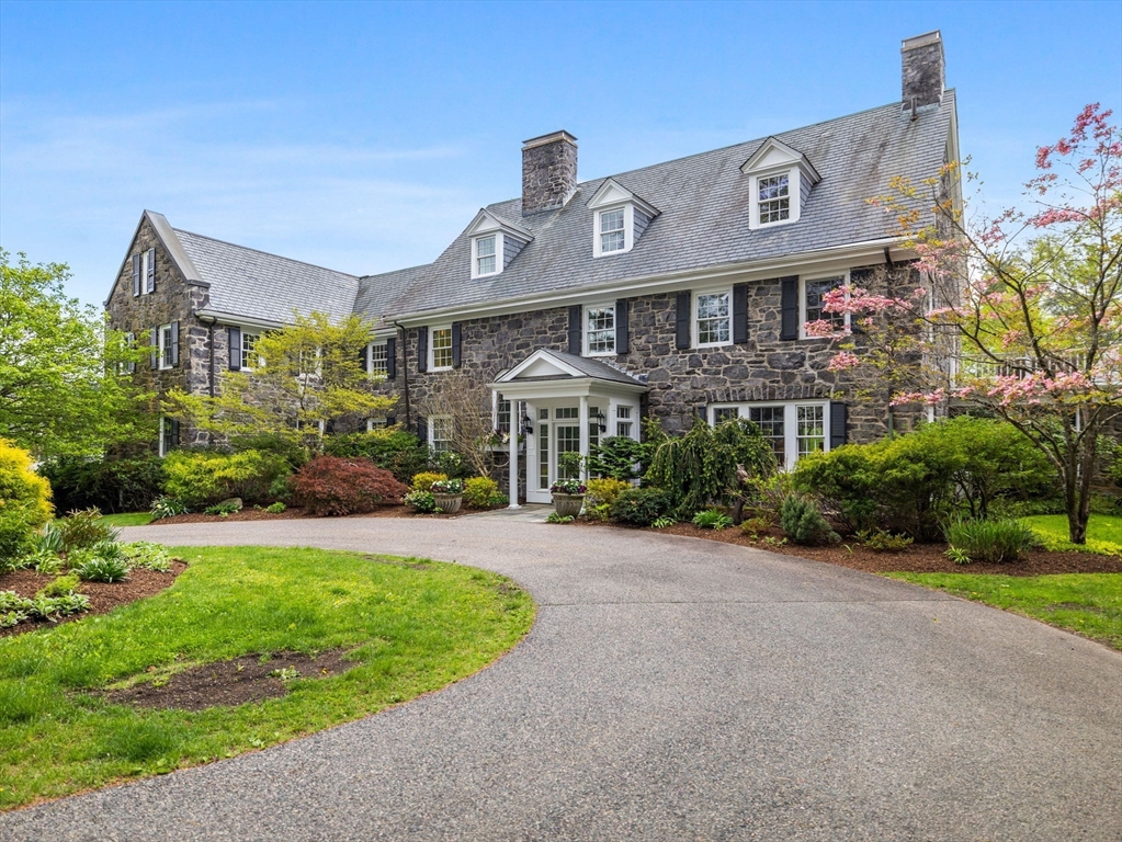 90 Burr Dr, Needham, Massachusetts, 5 Bedrooms Bedrooms, 12 Rooms Rooms,4.5 BathroomsBathrooms,Residential,For Sale,Burr Dr,73391976