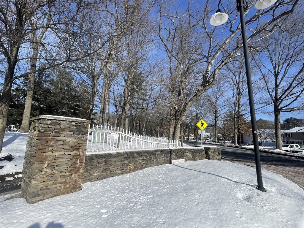 29 Village Rock Lane, Natick, Massachusetts, 1 Bedroom Bedrooms, 4 Rooms Rooms,1 BathroomBathrooms,Residential Lease,For Rent,Village Rock Lane,73471900