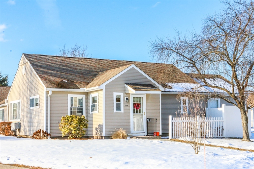 1153 James St, Chicopee, Massachusetts, 2 Bedrooms Bedrooms, 4 Rooms Rooms,1.5 BathroomsBathrooms,Residential,For Sale,James St,73471933