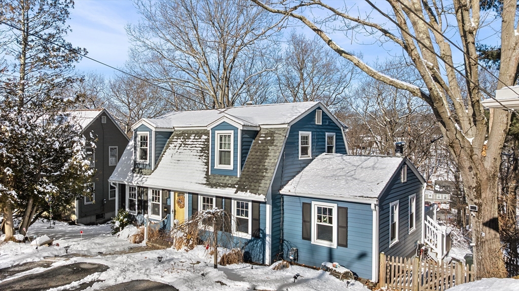 50 Mountwood Rd, Swampscott, Massachusetts, 3 Bedrooms Bedrooms, 7 Rooms Rooms,2.5 BathroomsBathrooms,Residential,For Sale,Mountwood Rd,73471939