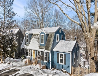 50 Mountwood Rd, Swampscott, Massachusetts, 3 Bedrooms Bedrooms, 7 Rooms Rooms,2.5 BathroomsBathrooms,Residential,For Sale,Mountwood Rd,73471939