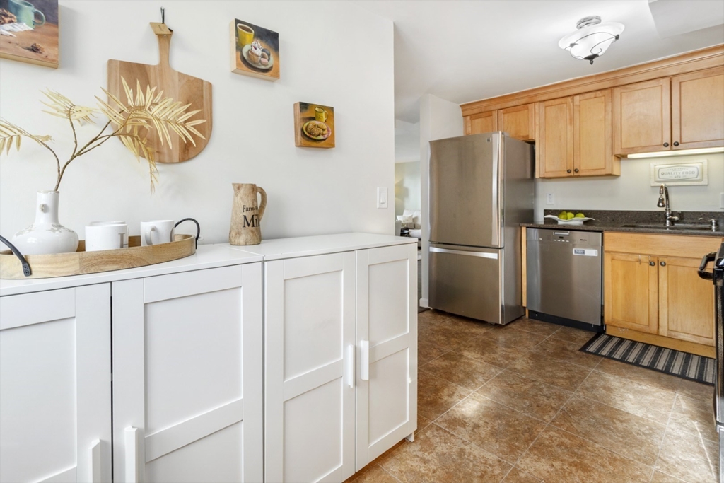 30 Revere Beach Pkwy, Medford, Massachusetts, 2 Bedrooms Bedrooms, 5 Rooms Rooms,2 BathroomsBathrooms,Residential,For Sale,Revere Beach Pkwy,73471906