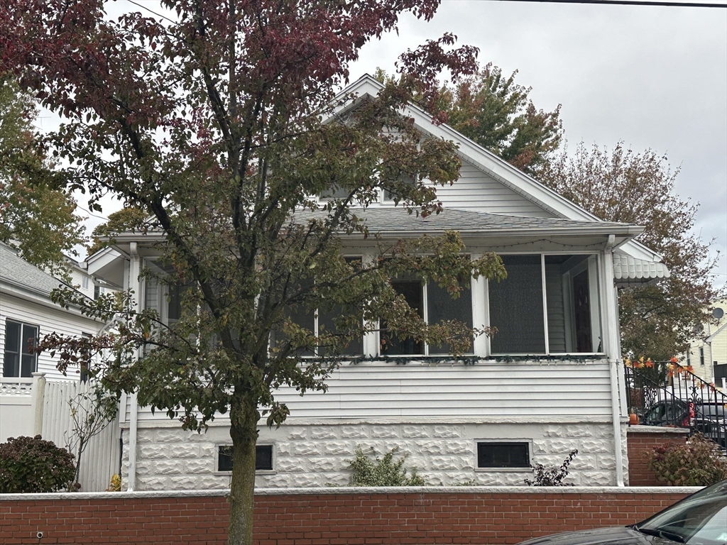 43 Jefferson Ave, Everett, Massachusetts, 2 Bedrooms Bedrooms, 6 Rooms Rooms,1 BathroomBathrooms,Residential,For Sale,Jefferson Ave,73448767