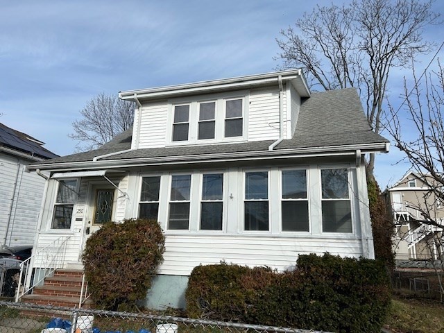 250 Fayette St, Quincy, Massachusetts, 3 Bedrooms Bedrooms, 6 Rooms Rooms,1.5 BathroomsBathrooms,Residential,For Sale,Fayette St,73459431