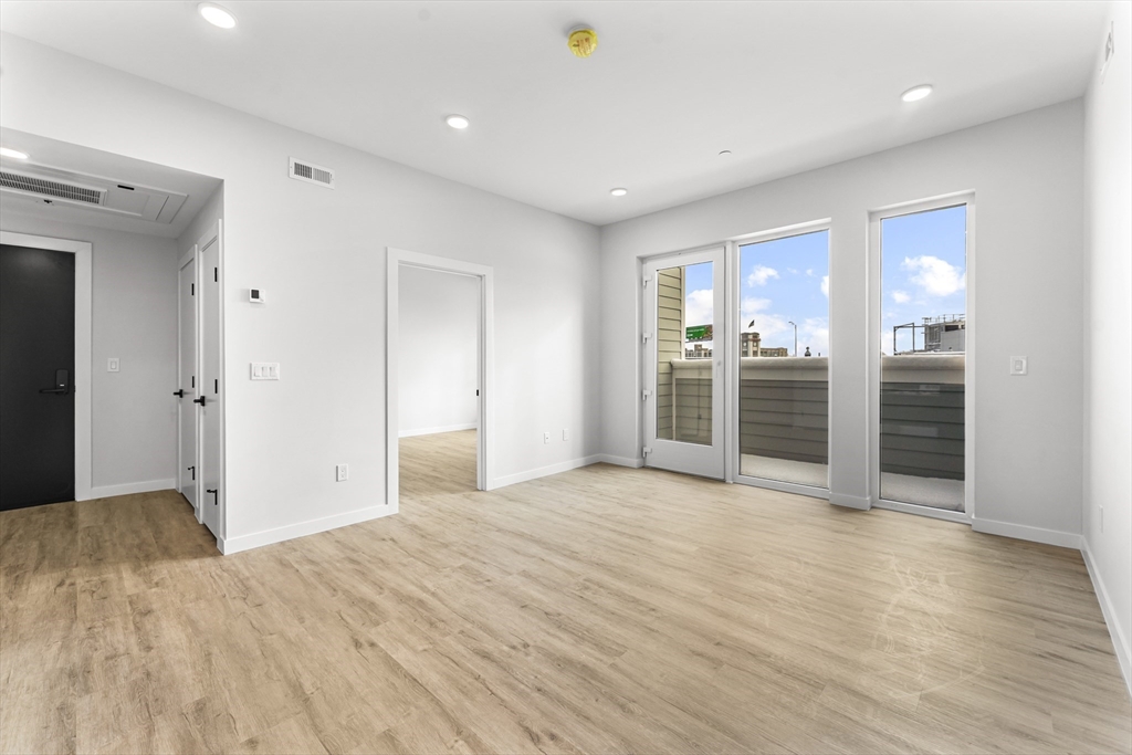 24-28 Mount Pleasant, Somerville, Massachusetts, 2 Bedrooms Bedrooms, 4 Rooms Rooms,1 BathroomBathrooms,Residential Lease,For Rent,Mount Pleasant,73471973