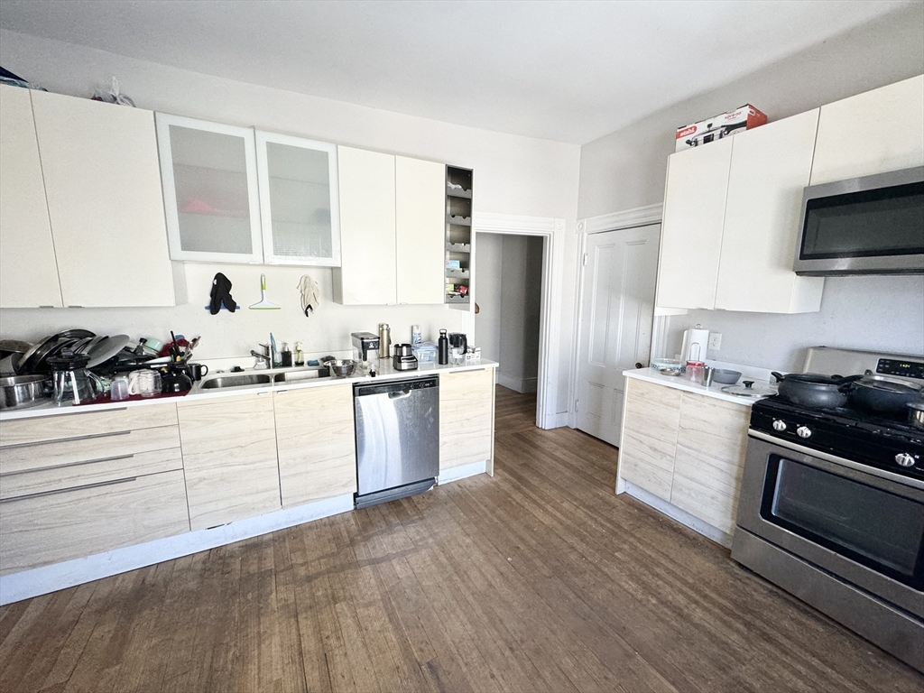 158 Boston St., Boston, Massachusetts, 4 Bedrooms Bedrooms, 6 Rooms Rooms,1 BathroomBathrooms,Residential Lease,For Rent,Boston St.,73333862