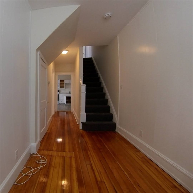 11 Banks Street, Waltham, Massachusetts, 2 Bedrooms Bedrooms, 4 Rooms Rooms,1 BathroomBathrooms,Residential Lease,For Rent,Banks Street,73472042