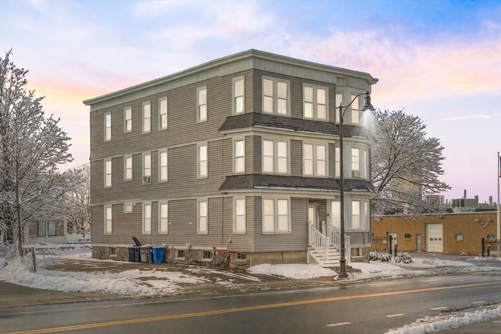 412 Cabot St, Beverly, Massachusetts, 7 Bedrooms Bedrooms, 18 Rooms Rooms,6 BathroomsBathrooms,Residential Income,For Sale,Cabot St,73472044