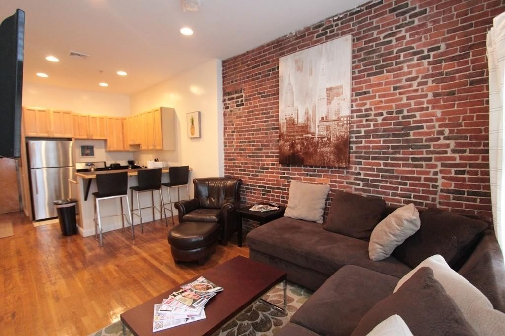 49-51 Temple Place, Boston, Massachusetts, 2 Bedrooms Bedrooms, 4 Rooms Rooms,1 BathroomBathrooms,Residential Lease,For Rent,Temple Place,73472056