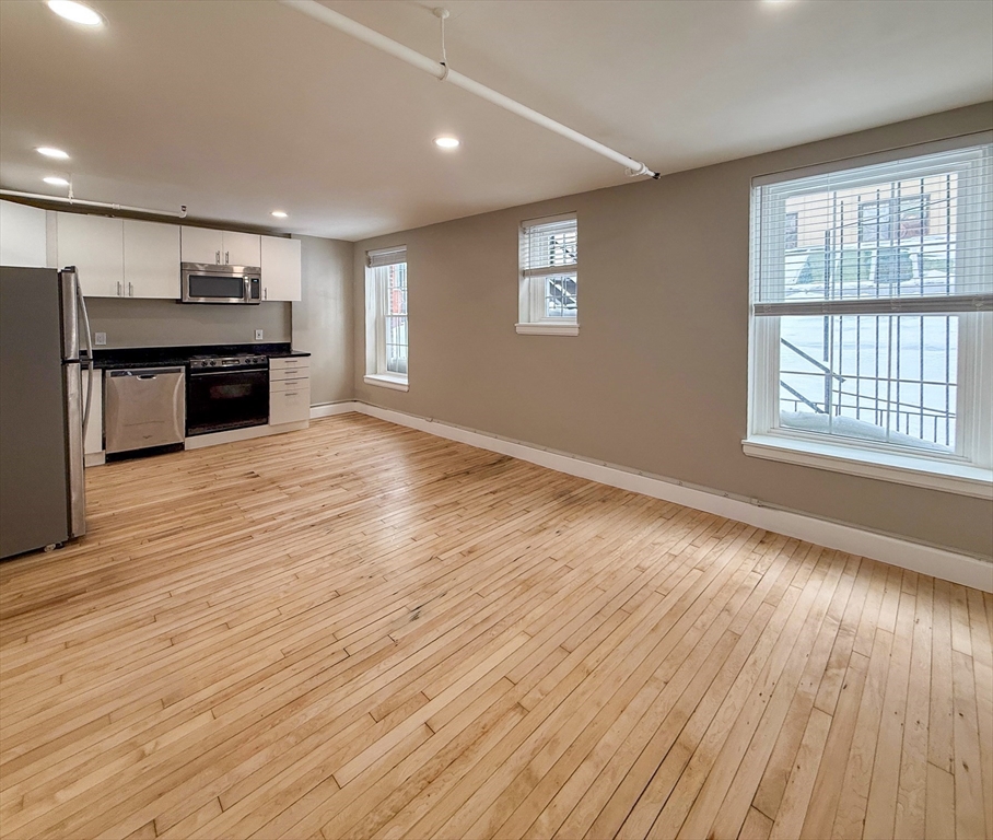 48 Winter, Boston, Massachusetts, 3 Bedrooms Bedrooms, 4 Rooms Rooms,3 BathroomsBathrooms,Residential Lease,For Rent,Winter,73472052