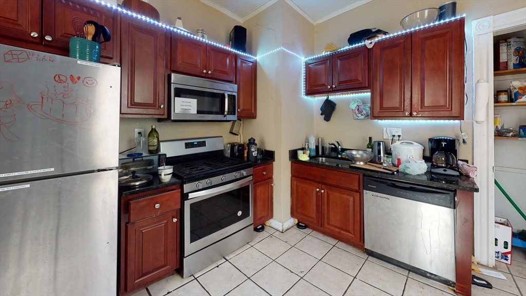 24 Highgate, Boston, Massachusetts, 6 Bedrooms Bedrooms, 8 Rooms Rooms,2 BathroomsBathrooms,Residential Lease,For Rent,Highgate,73472058