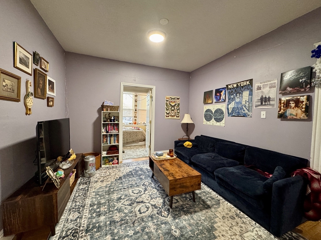 50 Chester St., Boston, Massachusetts, 3 Bedrooms Bedrooms, 6 Rooms Rooms,1 BathroomBathrooms,Residential Lease,For Rent,Chester St.,73472062