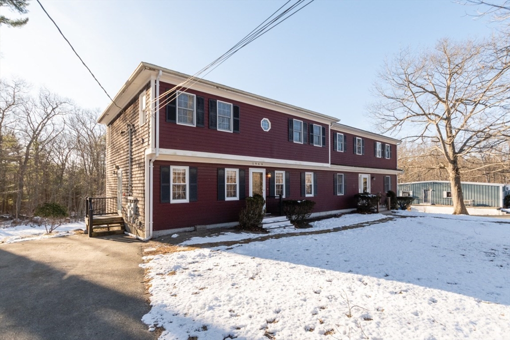 1969 County St, Taunton, Massachusetts, 6 Bedrooms Bedrooms, 11 Rooms Rooms,3.5 BathroomsBathrooms,Residential,For Sale,County St,73472085