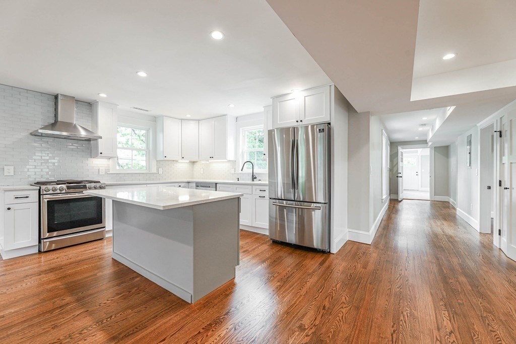 52 Maple Street, Boston, Massachusetts, 4 Bedrooms Bedrooms, 9 Rooms Rooms,3 BathroomsBathrooms,Residential Lease,For Rent,Maple Street,73472084