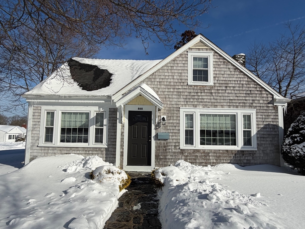 868 Ashley Blvd, New Bedford, Massachusetts, 3 Bedrooms Bedrooms, 5 Rooms Rooms,1.5 BathroomsBathrooms,Residential,For Sale,Ashley Blvd,73472141