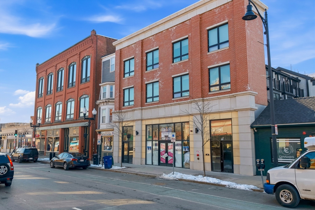 300 Somerville Avenue, Somerville, Massachusetts, 18 Bedrooms Bedrooms, 49 Rooms Rooms,18 BathroomsBathrooms,Residential Income,For Sale,Somerville Avenue,73472133